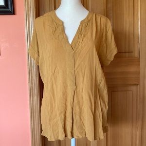 💛Mustard Vince Camuto Top